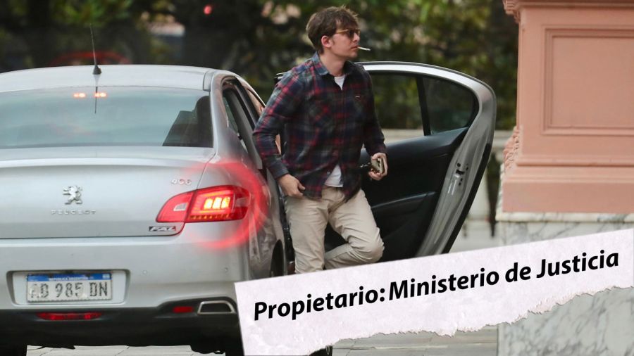 The cars (and the fines) of Santiago Caputo