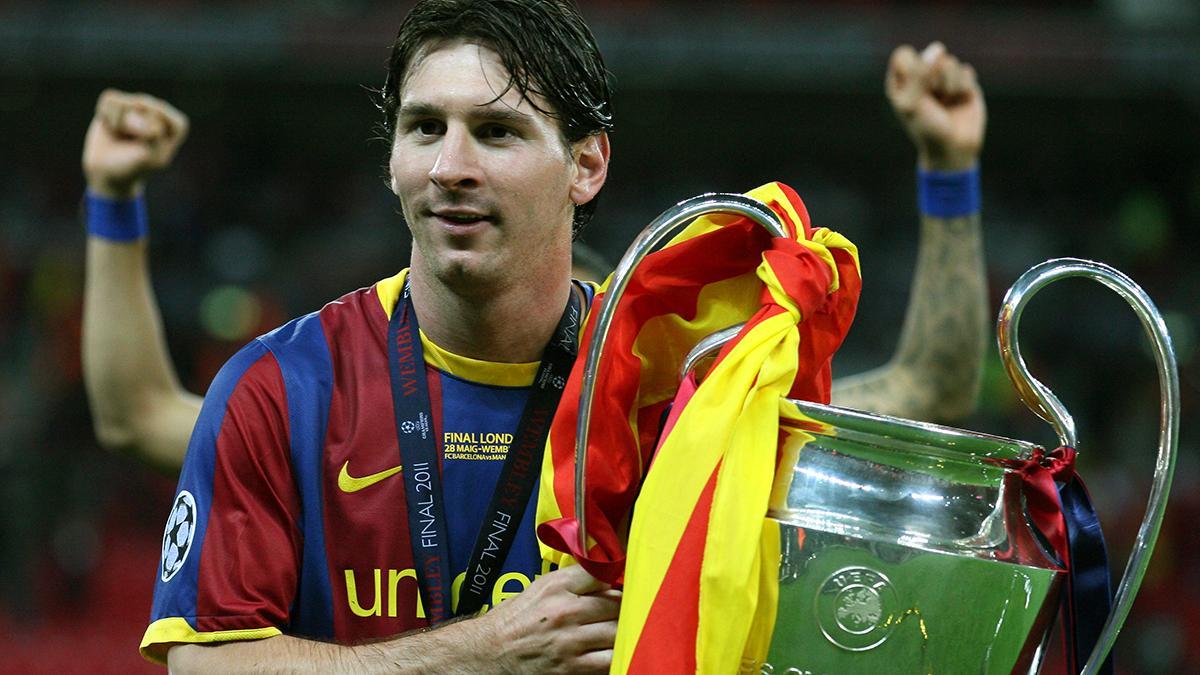 Leo Messi with the 2010/11 Champions League trophy