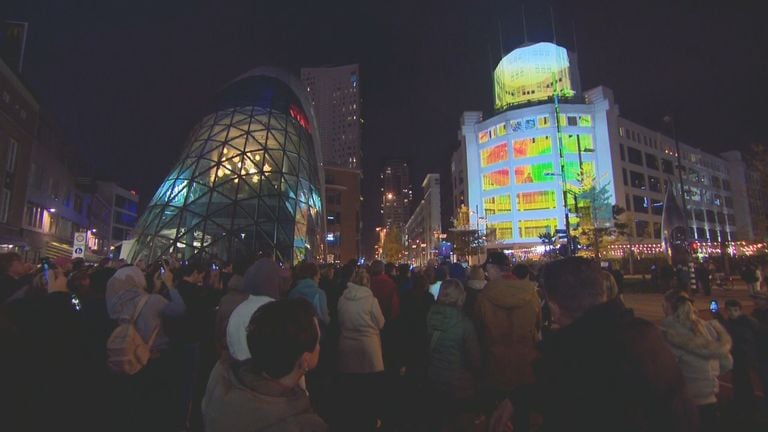 Crowds at the Light Tower in the center of Eindhoven (photo: Rogier van Son). 