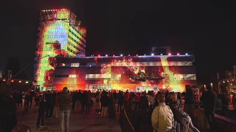 Eindhoven City Hall during GLOW 2025 (photo: Rogier van Son). 