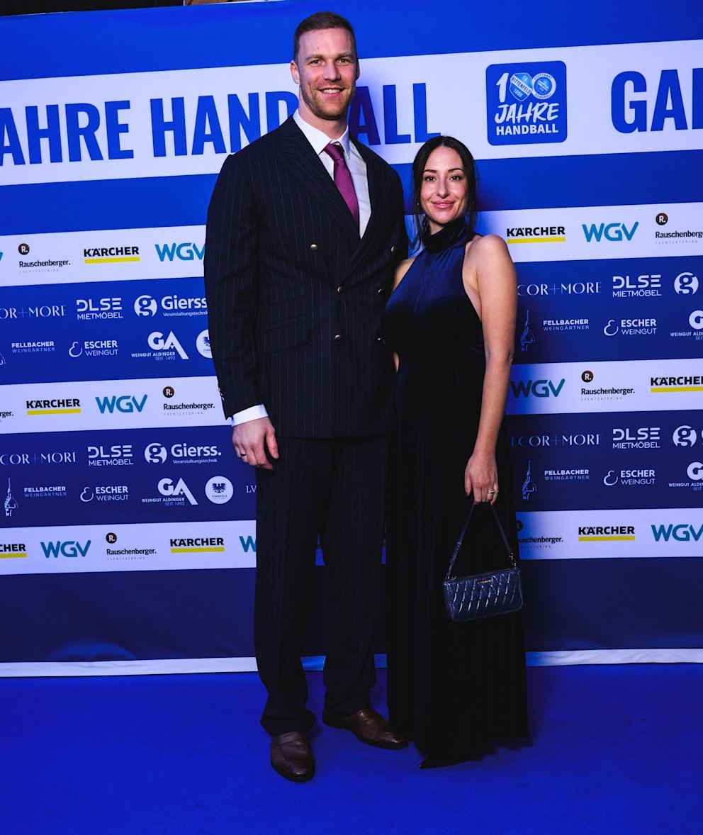 Jonas Truchanovičius kam im eleganten Zweireiher in Begleitung seiner Frau