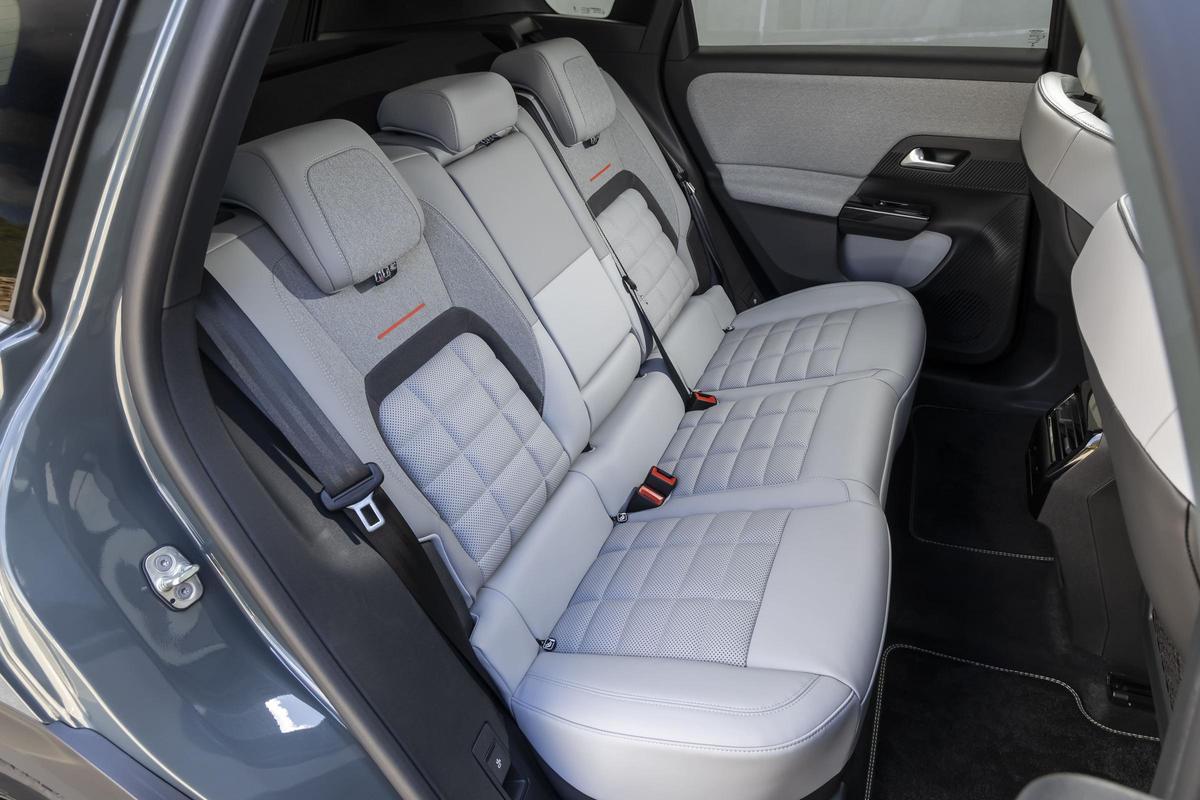 Width of the Citroën ë-C5 Aircross