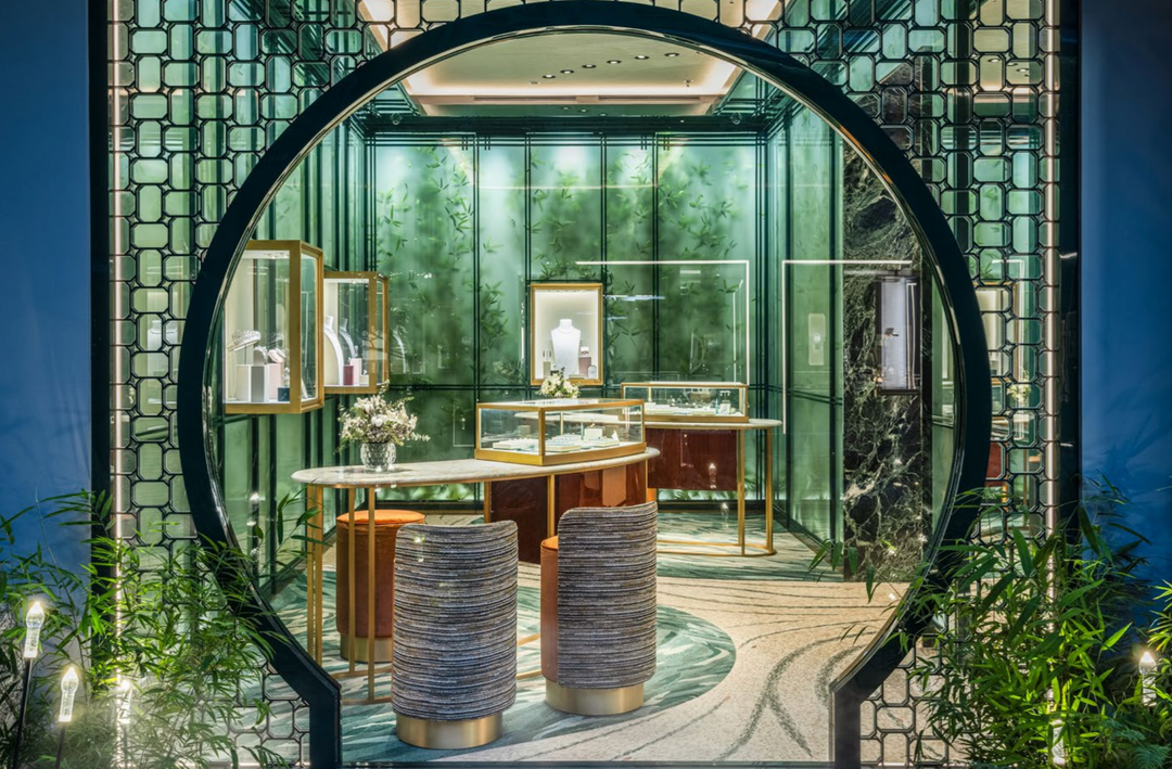 A “Bridal Room” invites you to choose your wedding jewelry.