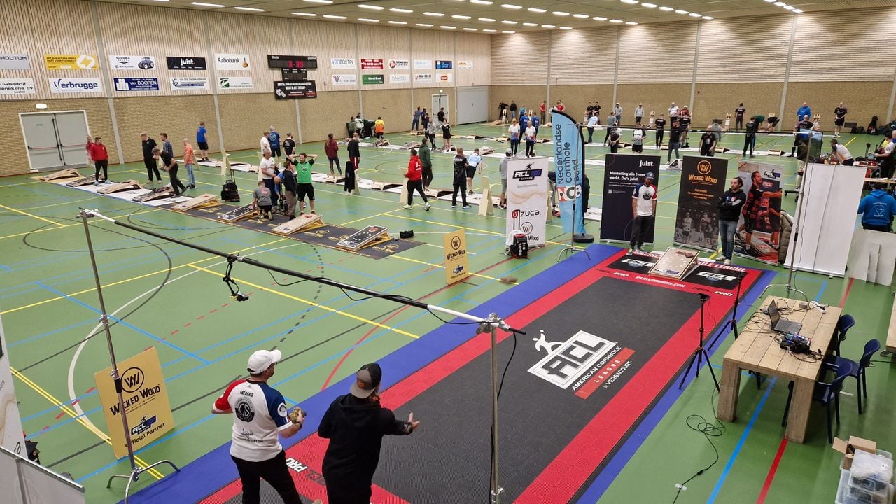 The national teams are busy throwing in for the Cornhole European Championships in Boekel (photo: Tom Berkers).