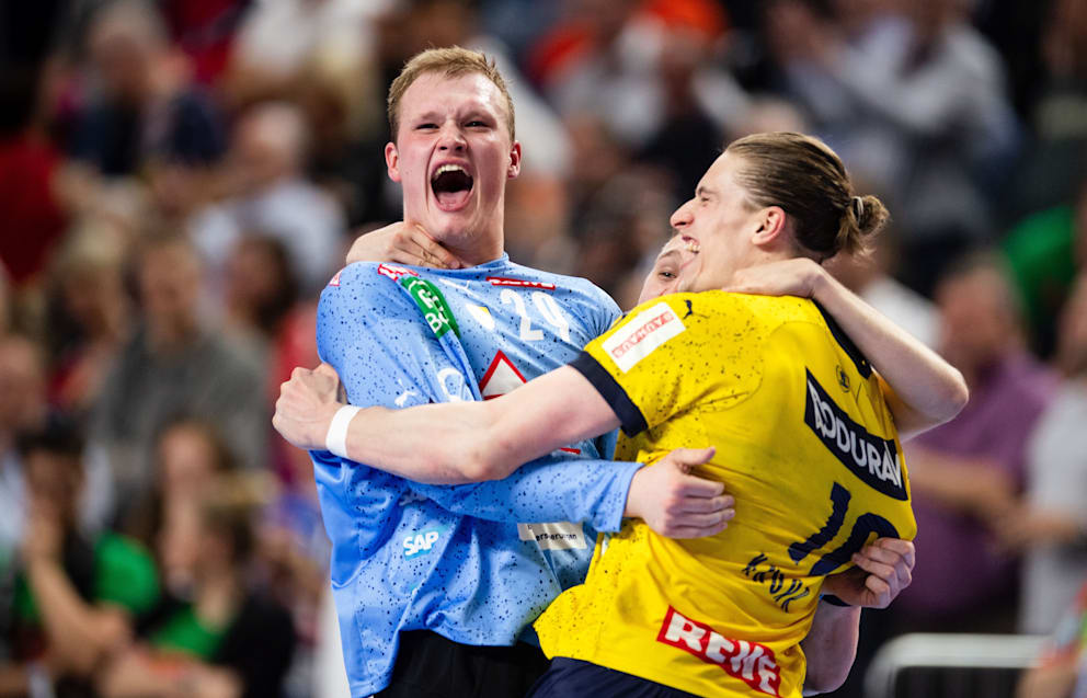 Freunde fürs Leben: David Späth (22/l.) und Juri Knorr (25) nach dem Gewinn des DHB-Pokals im April 2023 in Köln