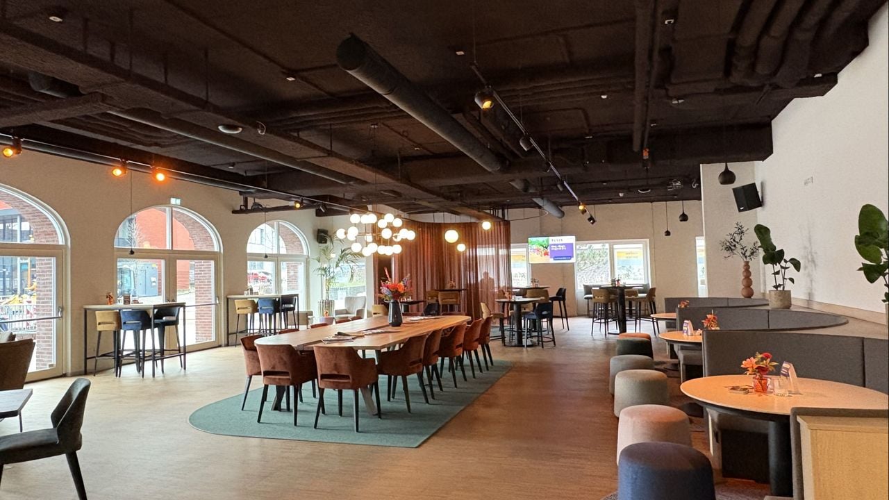 The grand café of Bruis (photo: Karin Kamp).