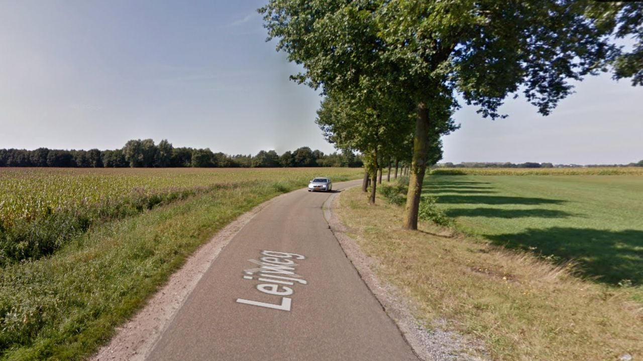 On the Leijweg the young man was driving far too fast and hit a tree. (Photo: Google Maps)