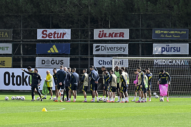 Fenerbahçe-Ferencvaros match squad