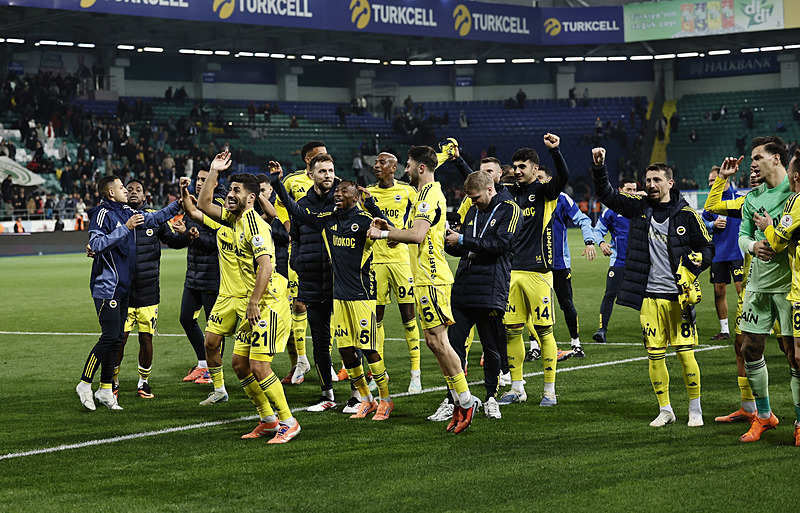 On which channel is the Fenerbahçe-Ferencvaros match on?