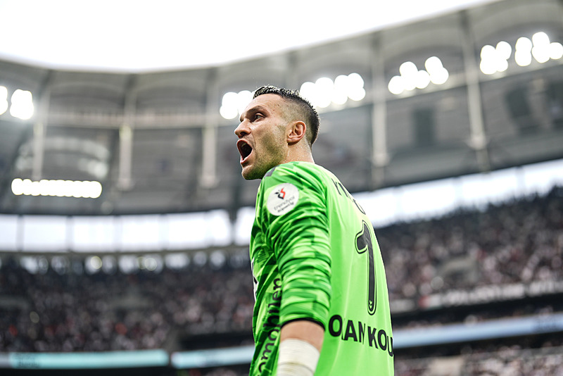 On which channel is the Breidablik-Samsunspor match on?