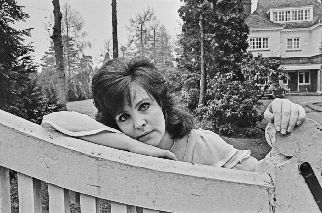 British actress Pauline Collins, UK, January 1974. (Photo by M. McKeown/Express/Hulton Archive/Getty Images)