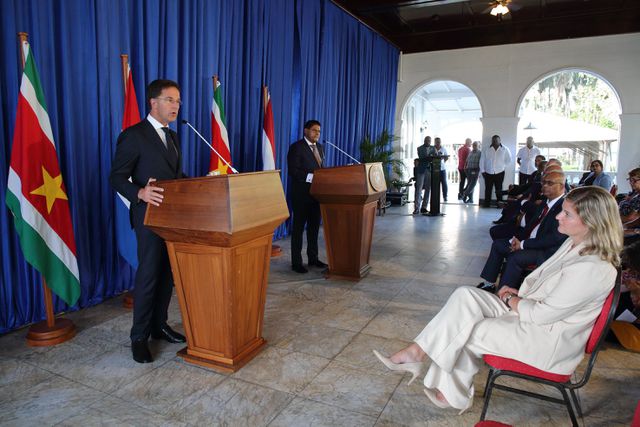 Then Prime Minister Mark Rutte visits Suriname together with Minister Liesje Schreinemacher. 