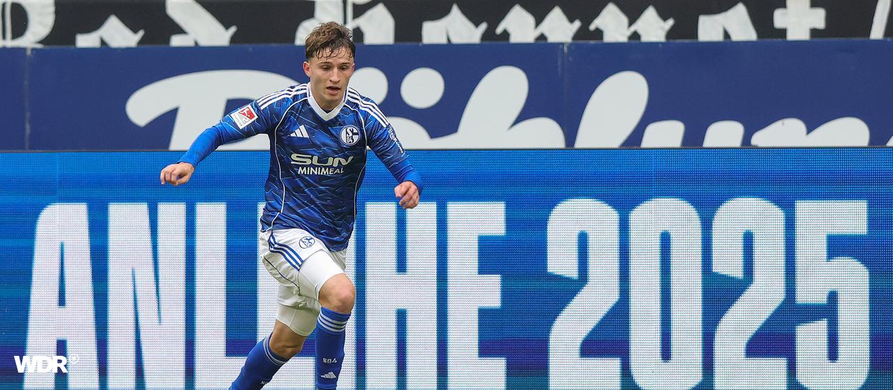 Schalke also advertised the 2025 bond in the stadium.