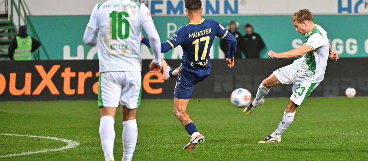 Jannik Dehm takes the shot