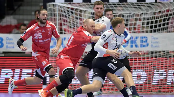 Flensburg's Simon Pytlick on the ball