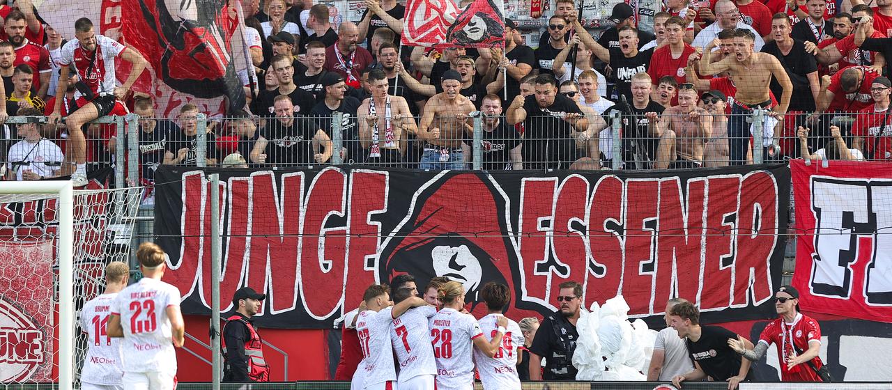 Eat fans in the block