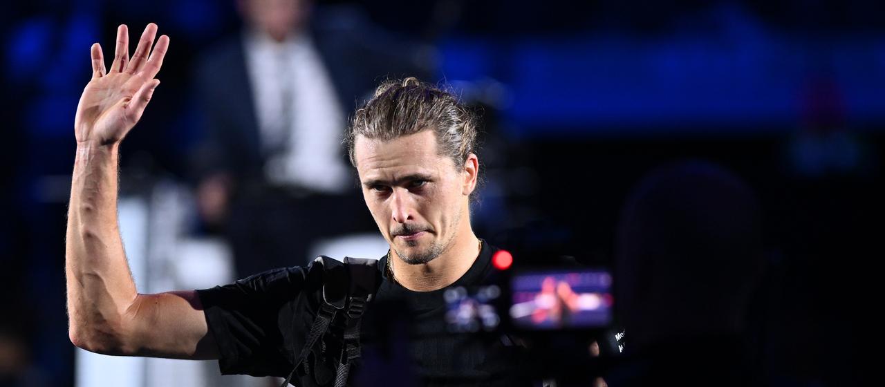 Alexander Zverev greets the spectators at the ATP Finals in Turin
