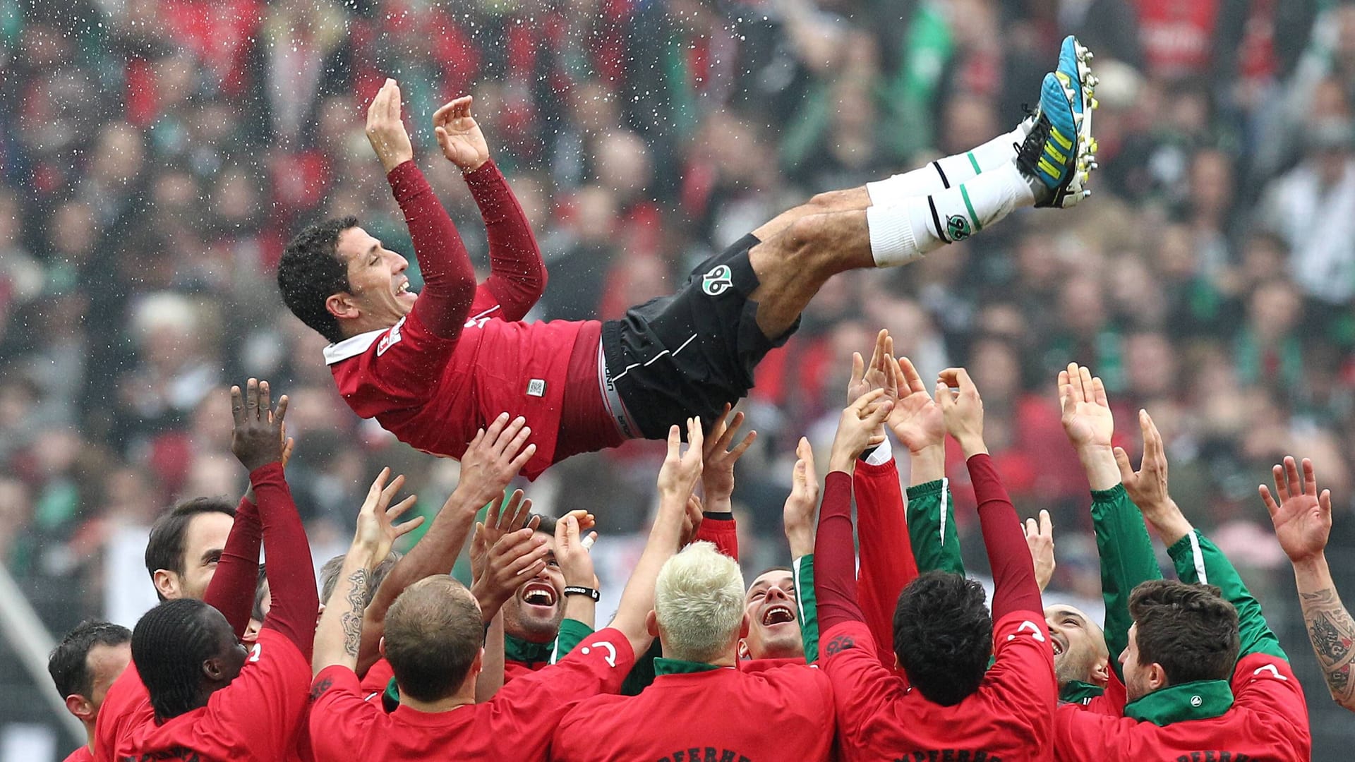 Altin Lala is celebrated at his farewell in 2012 (archive photo): The Albanian celebrated his 50th birthday on Tuesday.
