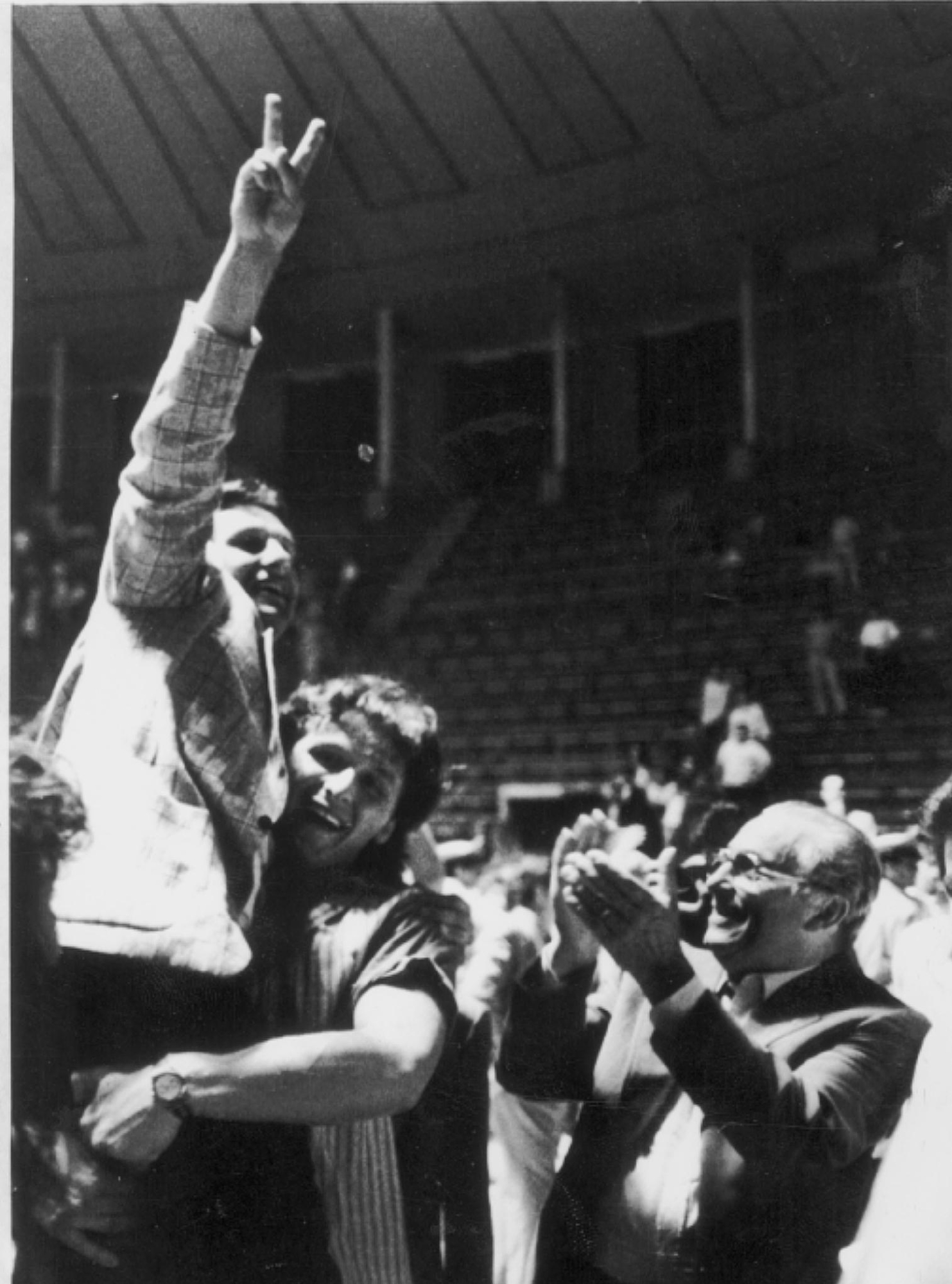 BOLOGNA 05/28/1986: JULIO VELASCO CELEBRATES (WITH GIUSEPPE PANINI APPLAUDING) PANINI'S VICTORY IN THE ITALIAN CHAMPIONSHIP