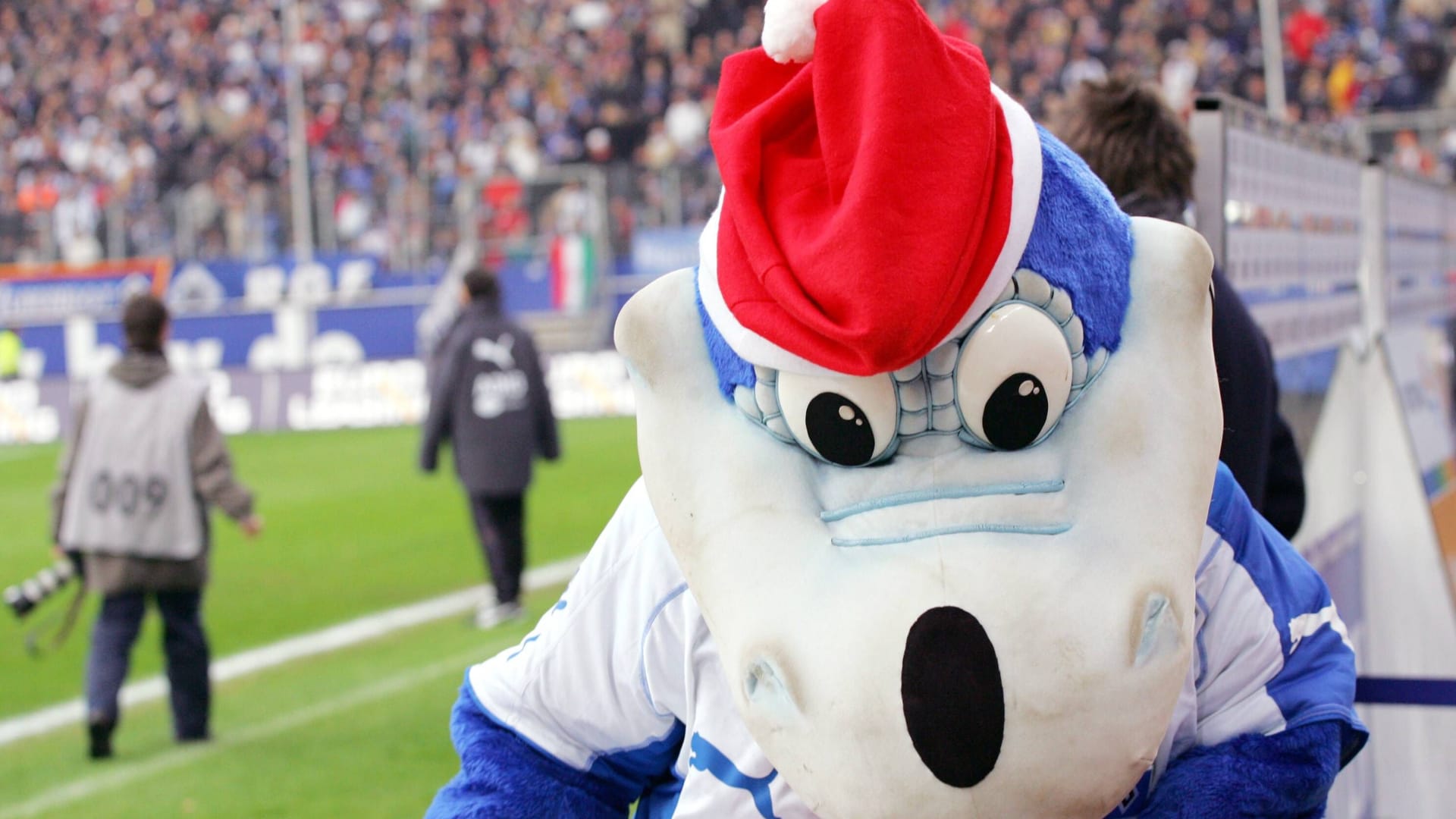 Dino Hermann with a Santa hat (archive photo): The HSV is organizing a Christmas singing event in the Volksparkstadion for the first time.