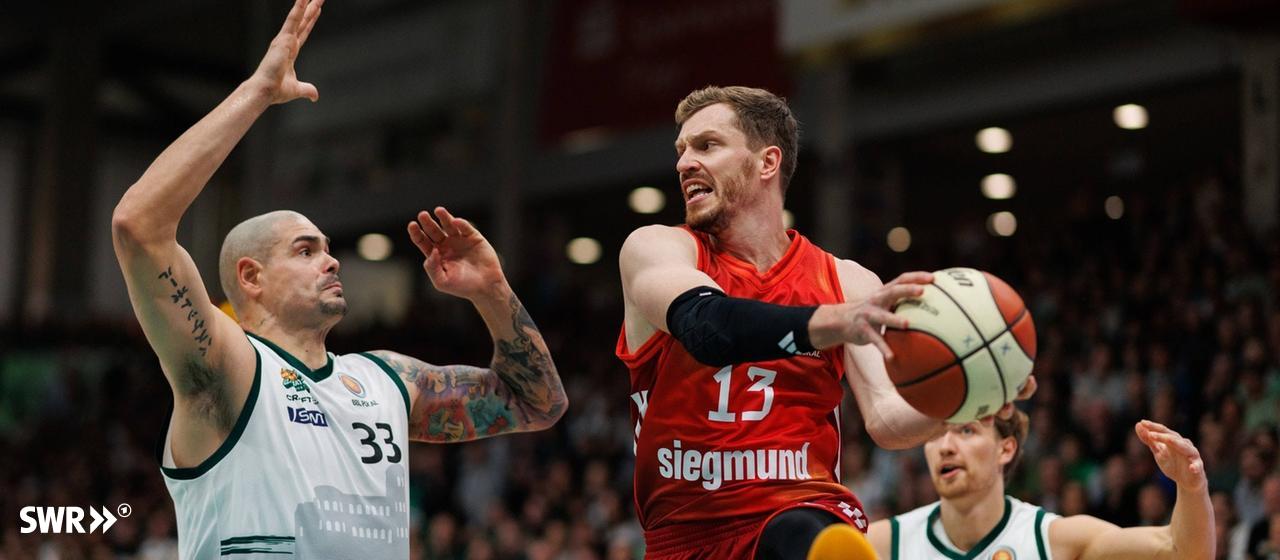Quarterfinals of the Basketball Bundesliga Cup between Trier and Bayern.