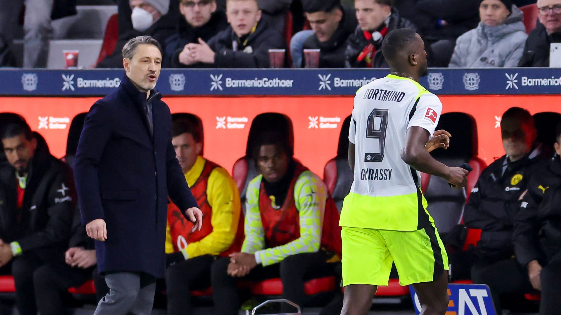 Serhou Guirassy (right) ignores coach Niko Kovač: The BVB striker was angry about his substitution.