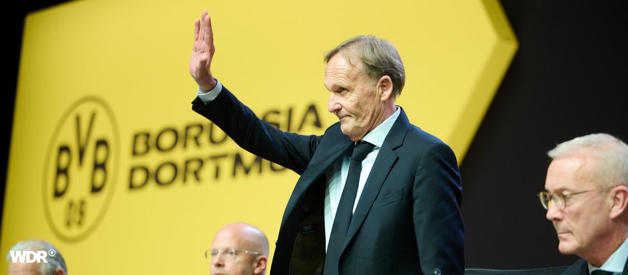   Hans-Joachim Watzke waves after being elected as the new BVB president.