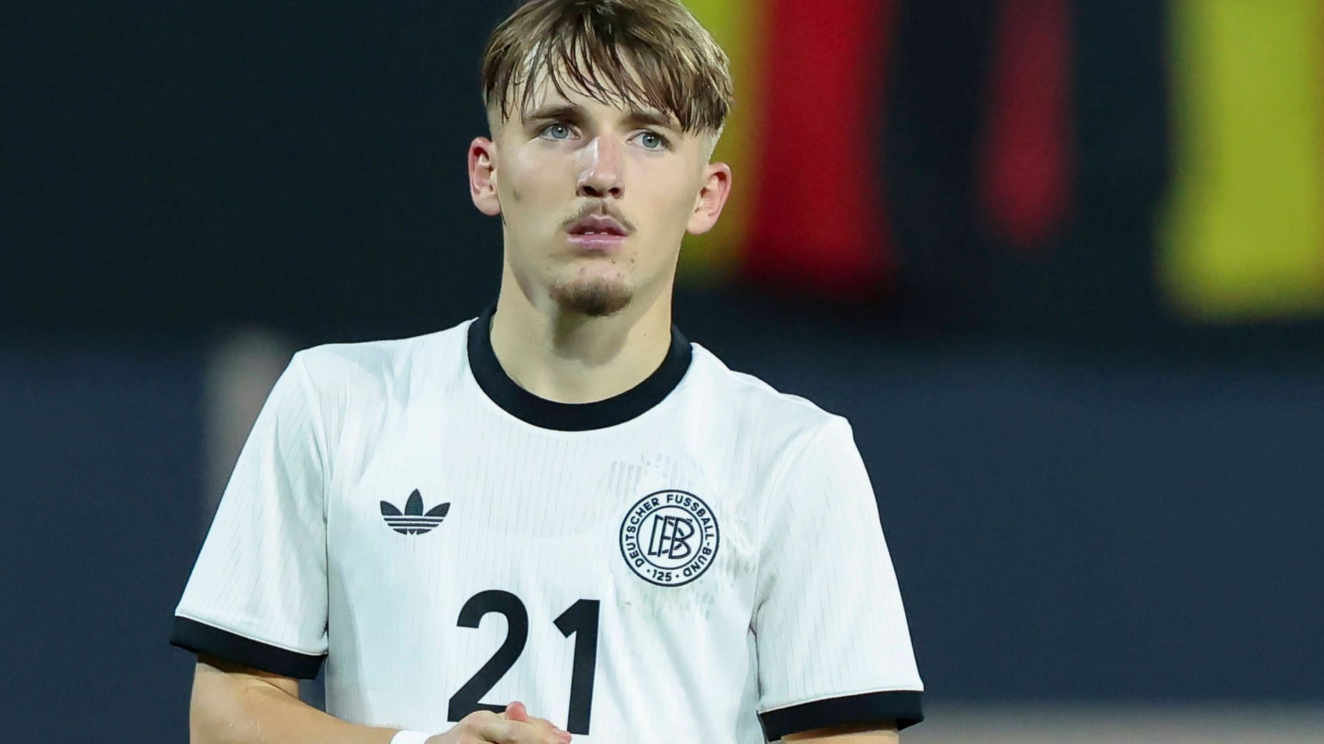 Lennart Karl: He is under contract with FC Bayern.