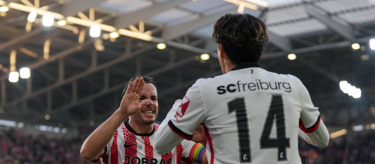Christian Günter (l.) and Yuito Suzuki (r.) celebrate the goal to make it 1-0