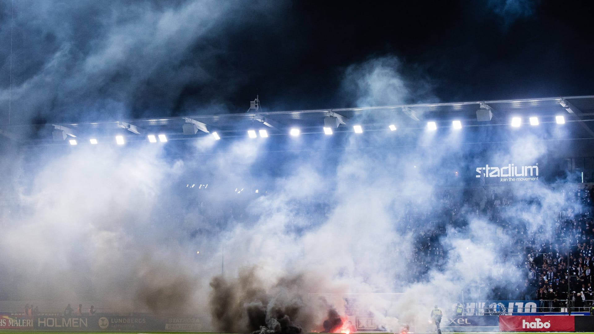 Too much pyrotechnics: The artificial turf was on fire during the IFK Norrköping game.