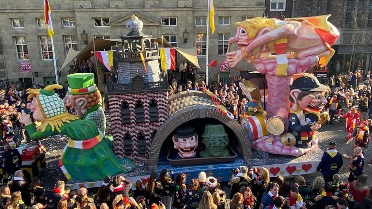 The Krabkes' carnival float (private photo).