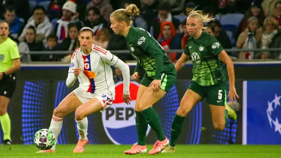 Jule Brand from OL Lyonnes against her old Wolfsburg teammates