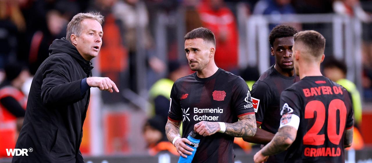 Kasper Hjulmand in conversation with Aleix Garcia, Ernest Poku and Alejandro Grimaldo