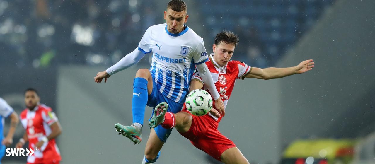 Oleksandr Romanchuk (CS Universitatea Craiova) and William Böving (1. FSV Mainz 05)