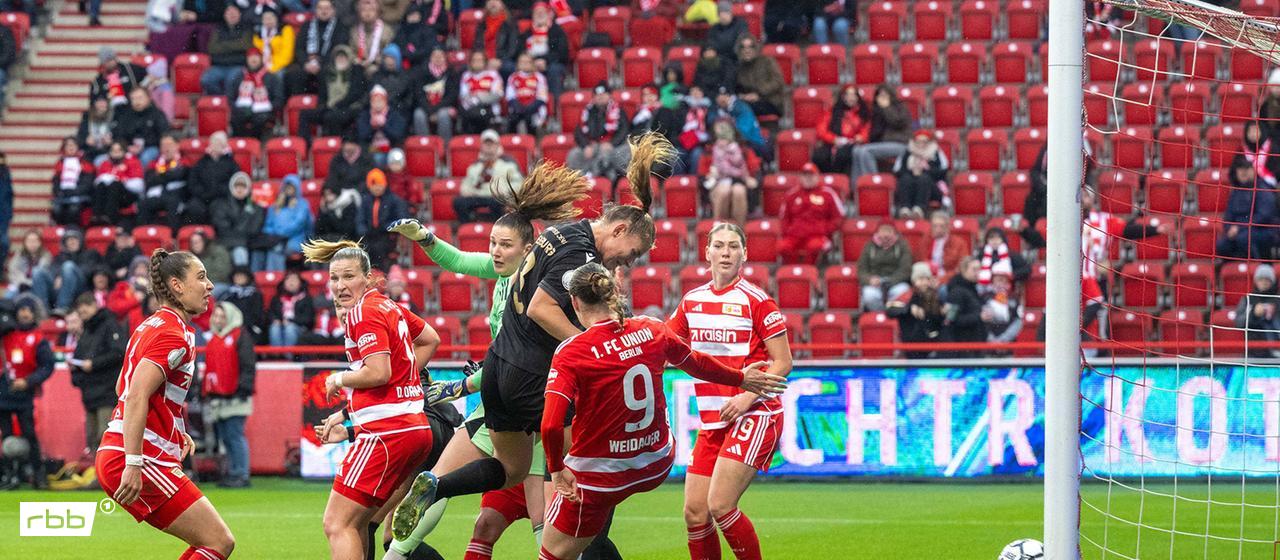 Toma Ihlenburg (FC Carl Zeiss Jena, mi.) scores to make it 1-0 against 1. FC Union Berlin [Quelle: IMAGO / Matthias Koch]