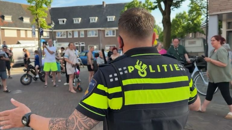 Danny sends the crowd away (photo: Omroep Brabant).