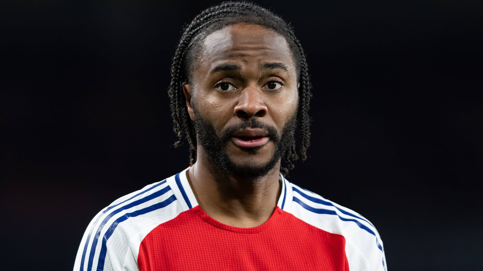 Raheem Sterling in the Arsenal jersey: The attacker was at the club last season "Gunners" on loan, has not played since returning to Chelsea.