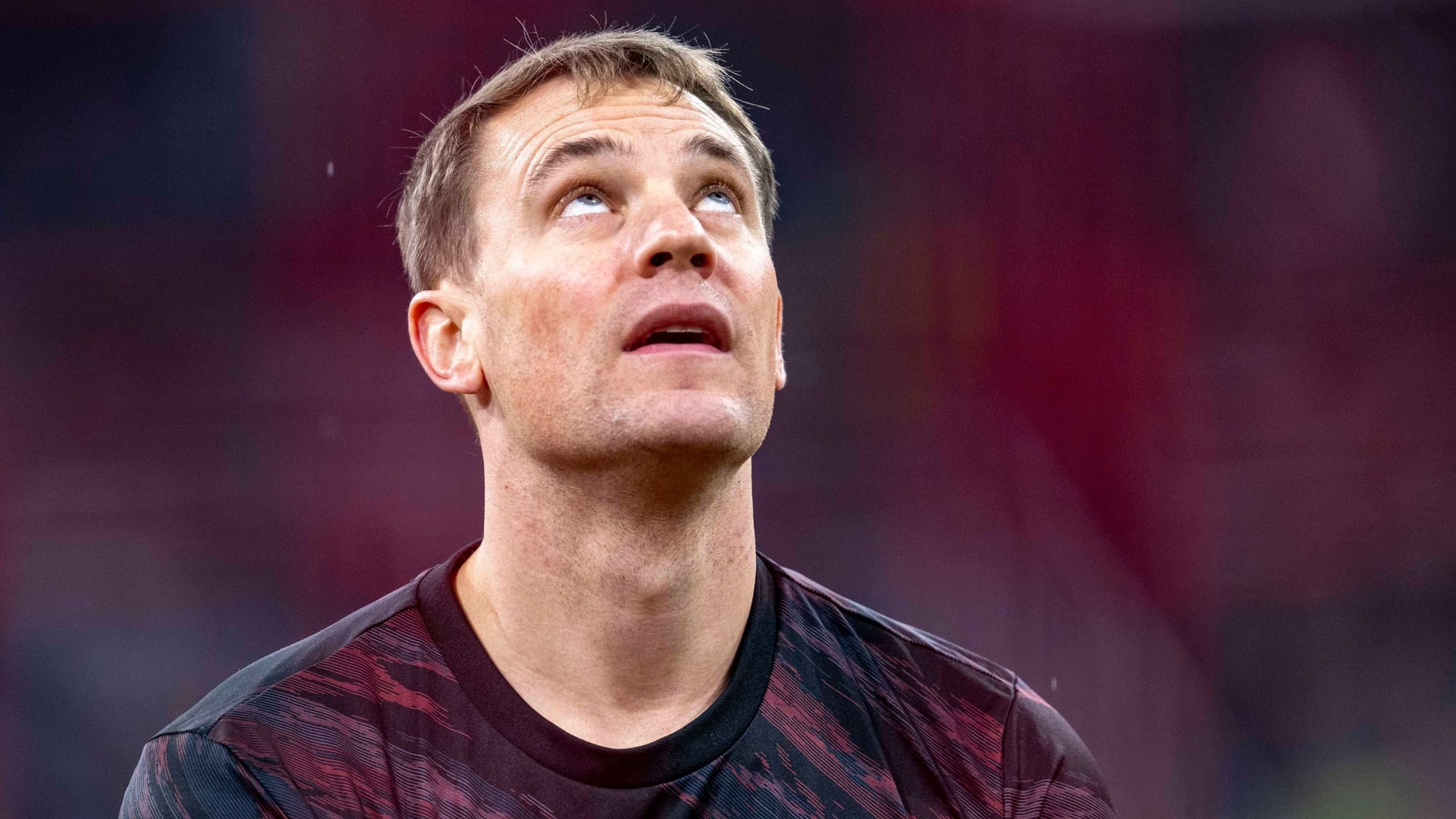 Manuel Neuer: His contract expires next summer.