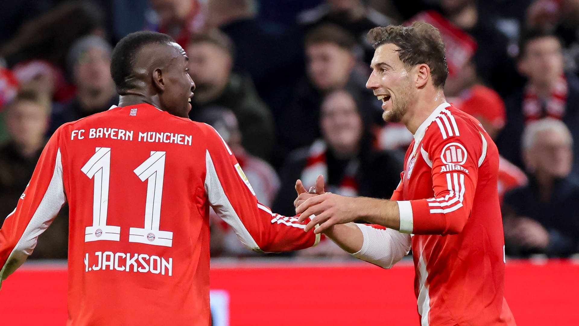 Nicolas Jackson (left) and Leon Goretzka cheer: The top game in the Bundesliga provided little excitement.