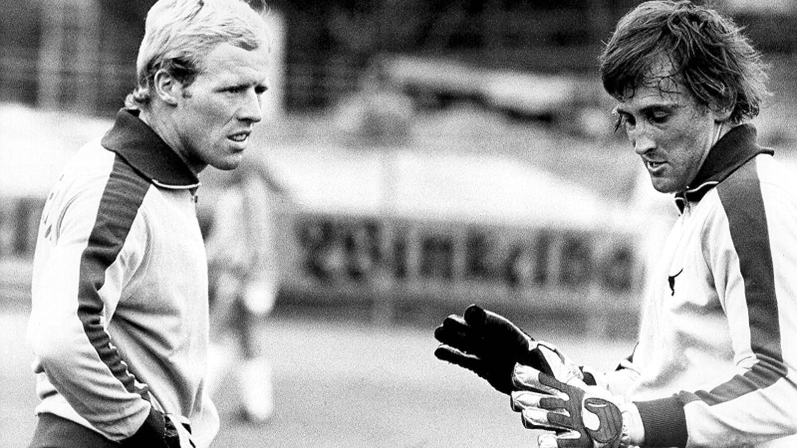 The goalkeeper colleagues Albert Voß (l.) and Dieter Burdenski during training (archive photo): Both club legends of SV Werder Bremen have since died.