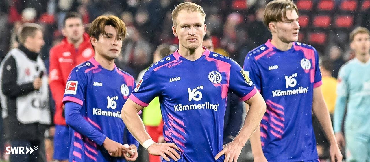 Disappointed Mainz players after the 4-0 defeat against Freiburg