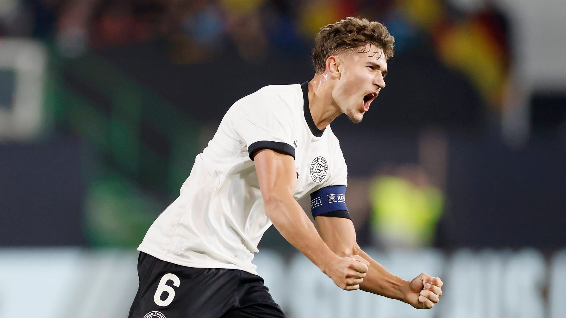 Tom Bischof celebrates: He scored three goals.