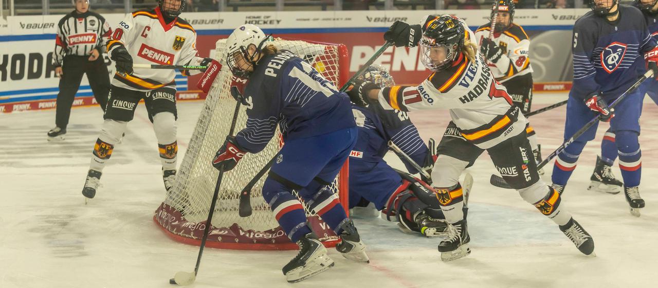 Germany against France in the Germany Cup