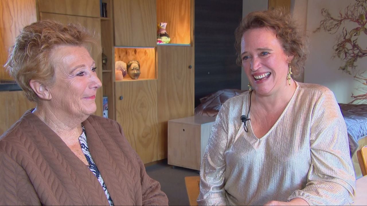 Mieke and Katja can now both laugh after their trip (photo: Omroep Brabant).