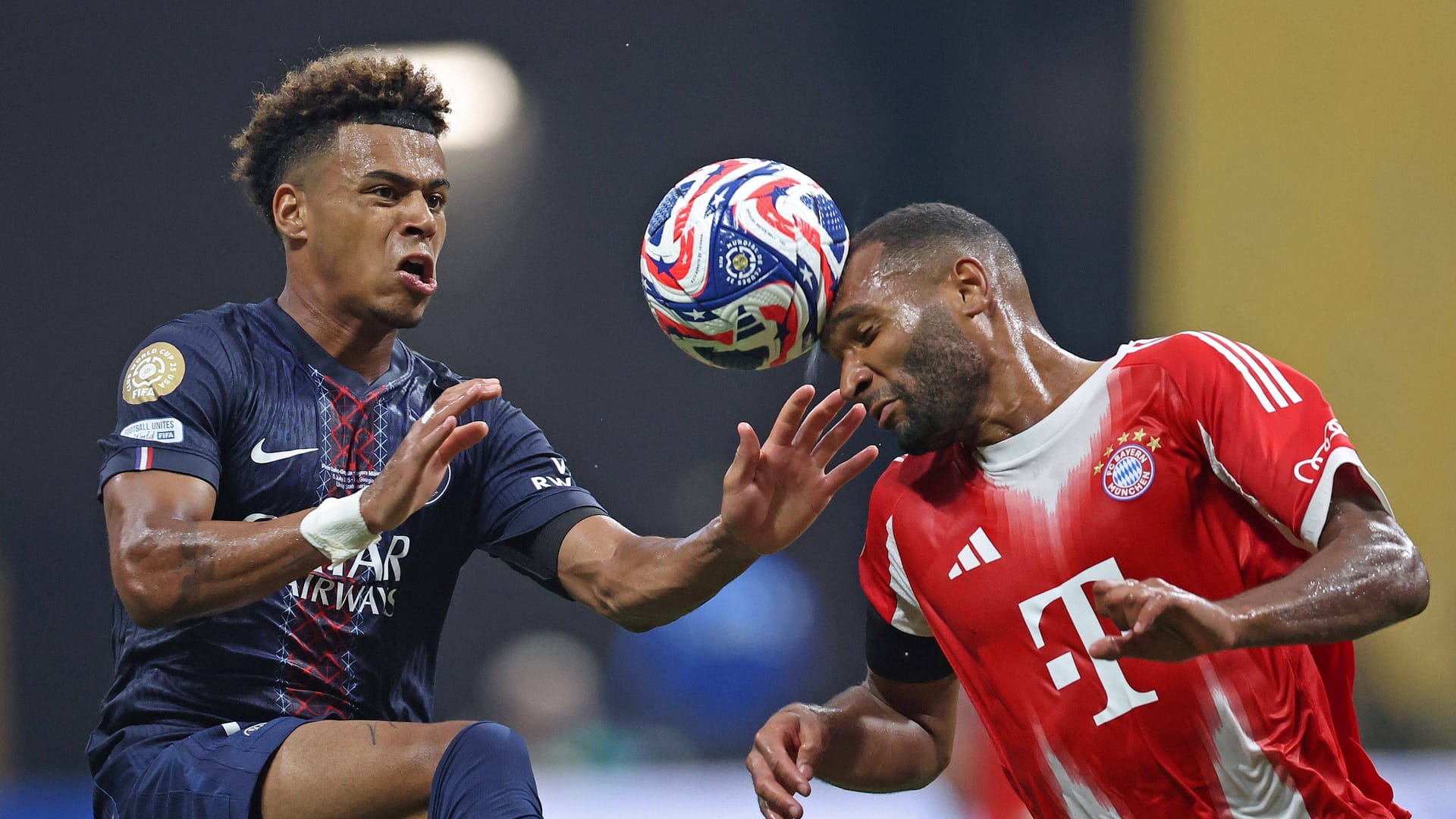 Jonathan Tah (l.) in an aerial duel with Désiré Doué: The French won the last meeting between the two clubs so far. Jonathan Tah (l.) in an aerial duel with Désiré Doué: The French won the last meeting between the two clubs so far.