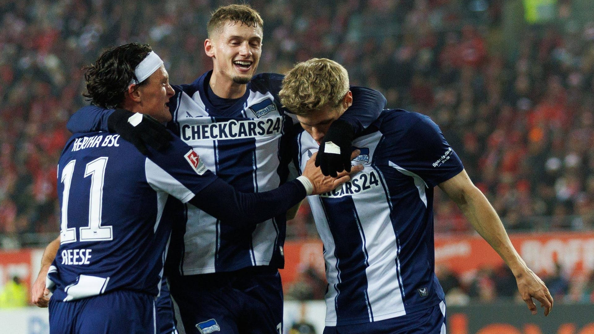 The Hertha players celebrate: Luca Schuler took the lead.