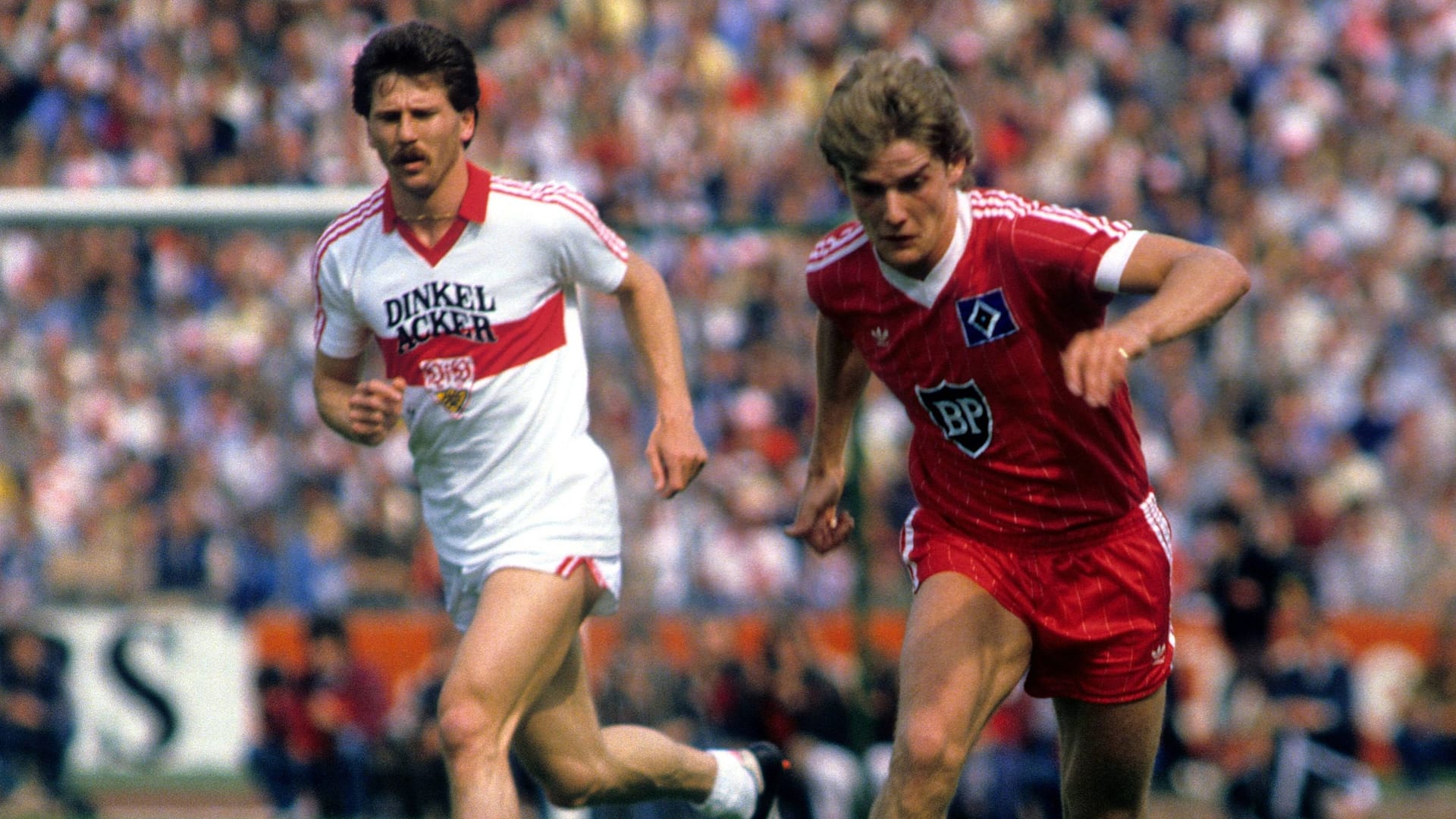 Michael Schröder on the ball (archive photo): In 1984, HSV was still fighting for the championship on the last match day in Stuttgart.