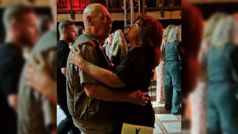 Jan dares to dance with his sweetheart (photo: Facebook).