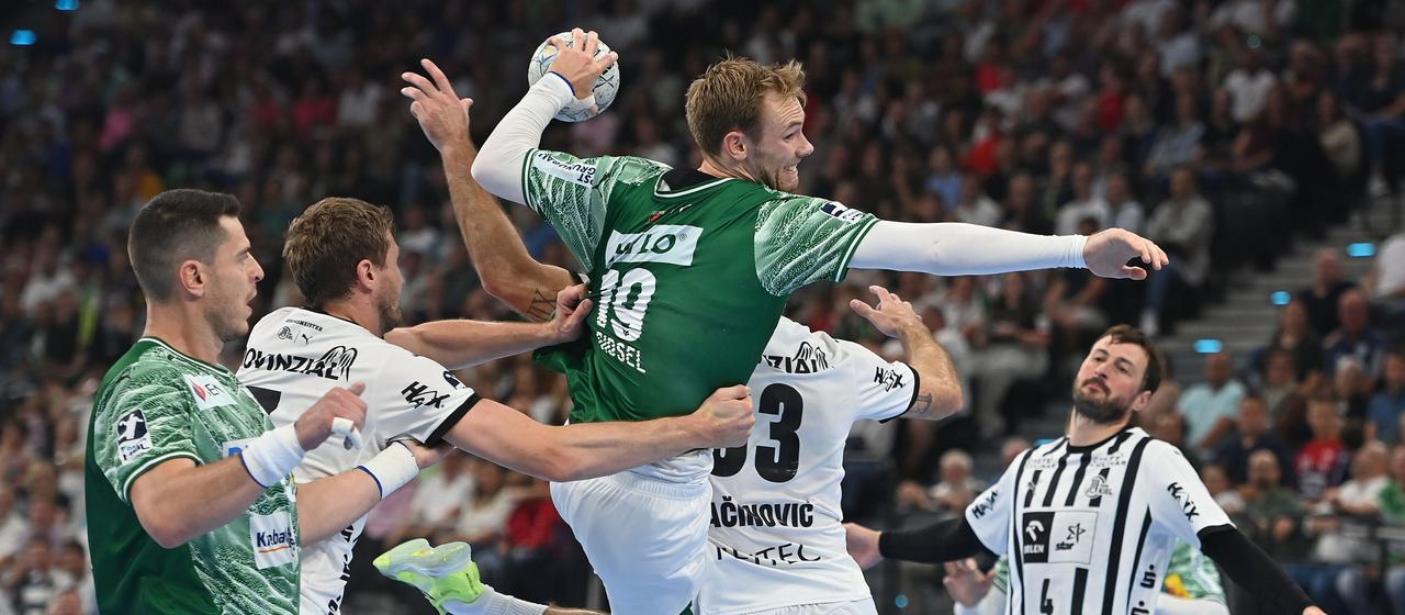 Mathias Gidsel duel against Magnus Landin