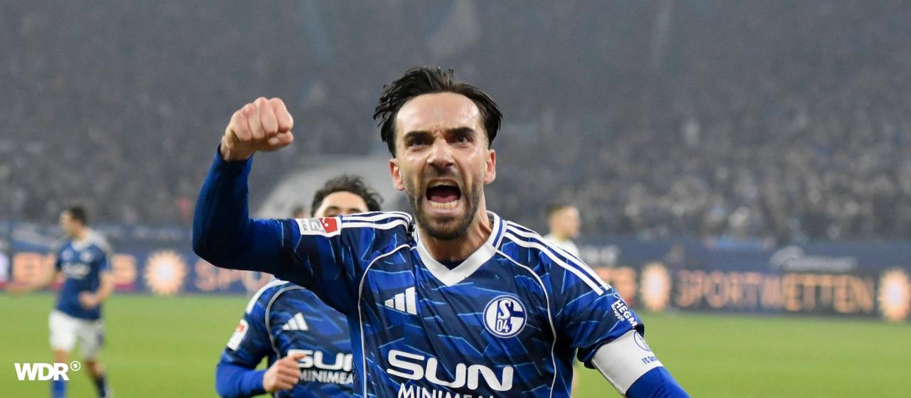 Schalke's Kenan Karaman celebrates his goal